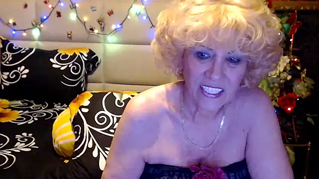 Snapshot of HappyWomanOn chatting on 8, 4, 2026 HappyWomanOn online show from 8, 4, 2026