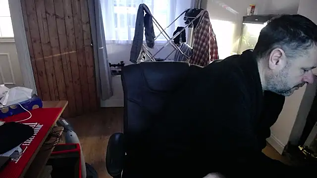 Snapshot of rob2810 chatting on 3, 2, 2026 rob2810 online show from 3, 2, 2026