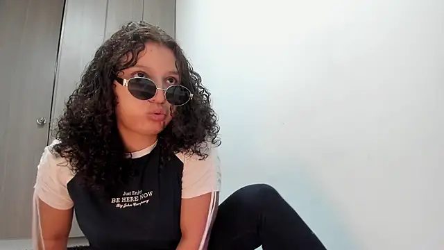 Snapshot of Cositarica_ chatting on 6, 10, 2025 Cositarica online show from 6, 10, 2025