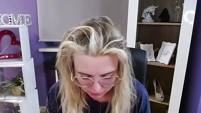 Zoey Erotic online show from 19, 2, 2026