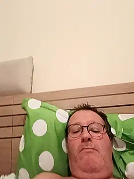 Snapshot of mike9473 chatting on 24, 9, 2025 mike9473 online show from 24, 9, 2025