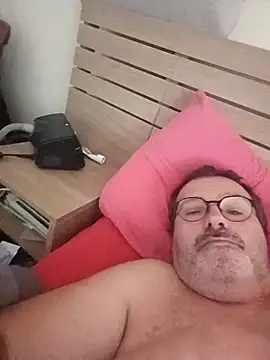 Snapshot of mike9473 chatting on 11, 10, 2025 mike9473 online show from 11, 10, 2025