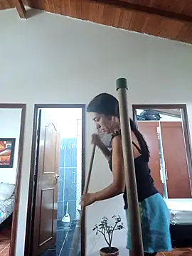 LunaZambrano online show from 13, 4, 2026