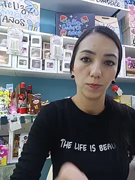 Snapshot of LunaZambrano chatting on 10, 6, 2026 LunaZambrano online show from 10, 6, 2026