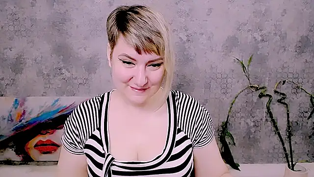 Snapshot of Djullia chatting on 20, 5, 2026 Djullia online show from 20, 5, 2026