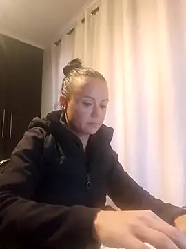 MrsBunnyBum online show from 21, 4, 2026