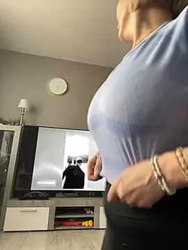 Snapshot of sensualEmilia chatting on 8, 5, 2026 sensualEmilia online show from 8, 5, 2026
