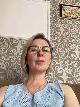 Snapshot of sensualEmilia chatting on 11, 6, 2026 sensualEmilia online show from 11, 6, 2026