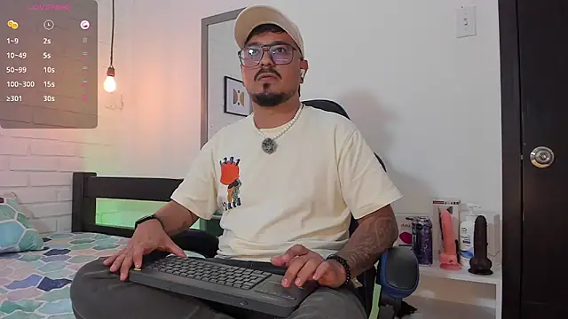 Snapshot of DaviidEvans_ chatting on 11, 10, 2025 DaviidEvans  online show from 11, 10, 2025