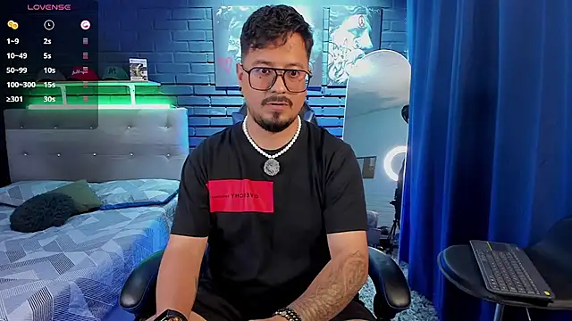 Snapshot of DaviidEvans_ chatting on 4, 7, 2026 DaviidEvans online show from 4, 7, 2026