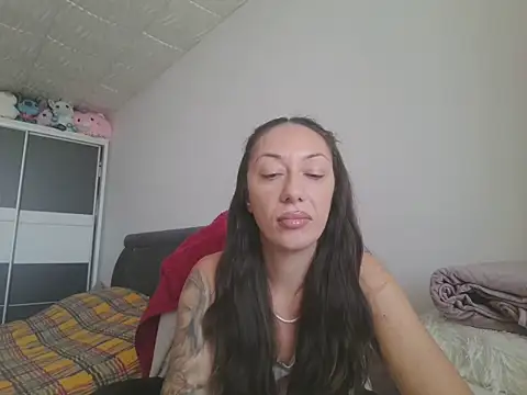 Snapshot of MeliEva chatting on 21, 10, 2025 MeliEva online show from 21, 10, 2025