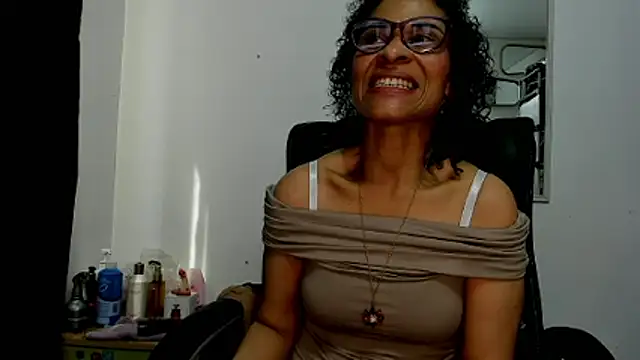 Snapshot of Aries_Mature chatting on 21, 4, 2026 Aries Mature online show from 21, 4, 2026