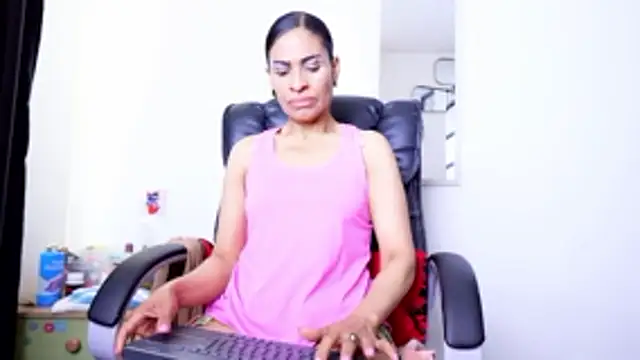 Snapshot of Aries_Mature chatting on 24, 5, 2026 Aries Mature online show from 24, 5, 2026
