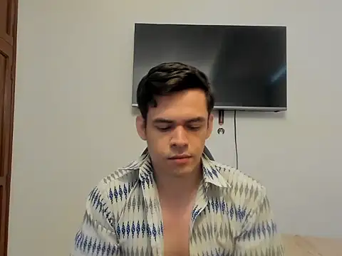 Snapshot of Lucian_Gomez_ chatting on 16, 10, 2025 Lucian Gomez  online show from 16, 10, 2025