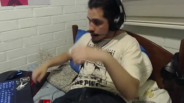 Snapshot of hung_weeb chatting on 12, 12, 2024 hung weeb online show from 12, 12, 2024