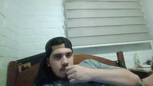 Snapshot of hung_weeb chatting on 16, 1, 2025 hung weeb online show from 16, 1, 2025