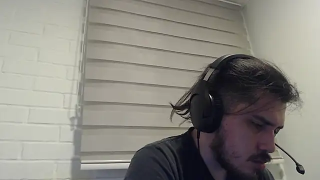 Snapshot of hung_weeb chatting on 4, 2, 2025 hung weeb online show from 4, 2, 2025