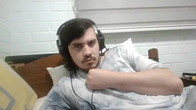 Snapshot of hung_weeb chatting on 27, 10, 2025 hung weeb online show from 27, 10, 2025