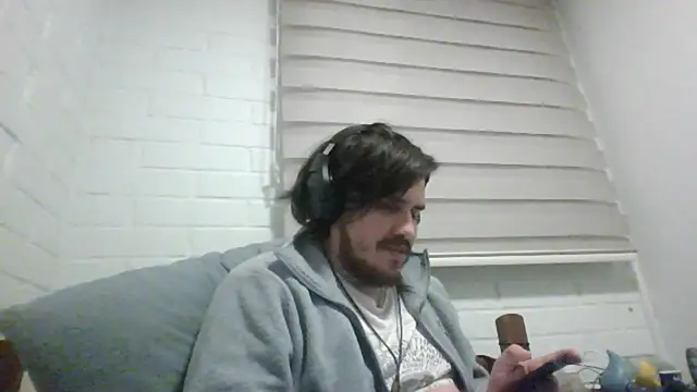Snapshot of hung_weeb chatting on 26, 5, 2026 hung weeb online show from 26, 5, 2026