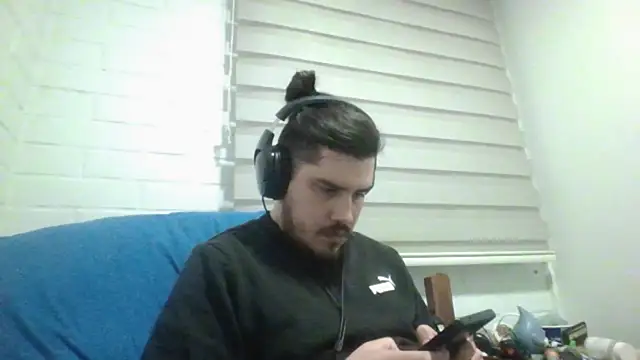Snapshot of hung_weeb chatting on 28, 5, 2026 hung weeb online show from 28, 5, 2026