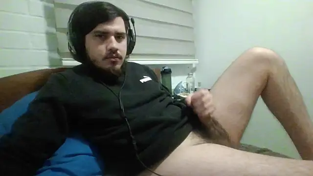 Snapshot of hung_weeb chatting on 5, 7, 2026 hung weeb online show from 5, 7, 2026
