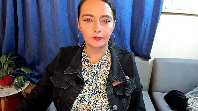 Snapshot of emma_luxy chatting on 25, 1, 2025 emma luxy online show from 25, 1, 2025