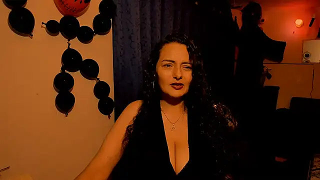 Snapshot of emma_luxy chatting on 31, 10, 2025 emma luxy online show from 31, 10, 2025