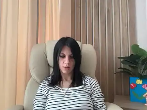 Snapshot of InjaAtHome chatting on 17, 4, 2026 InjaAtHome online show from 17, 4, 2026