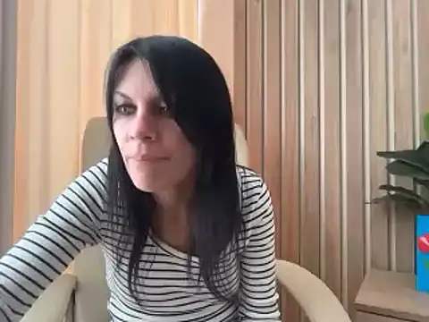 Snapshot of InjaAtHome chatting on 21, 4, 2026 InjaAtHome online show from 21, 4, 2026