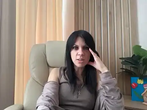 Snapshot of InjaAtHome chatting on 28, 4, 2026 InjaAtHome online show from 28, 4, 2026