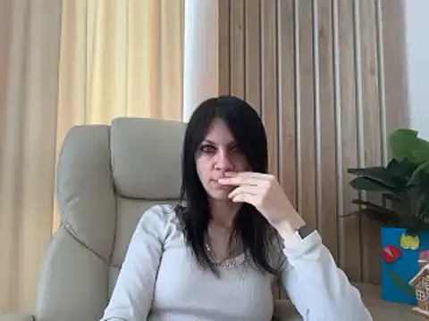 Snapshot of InjaAtHome chatting on 4, 5, 2026 InjaAtHome online show from 4, 5, 2026
