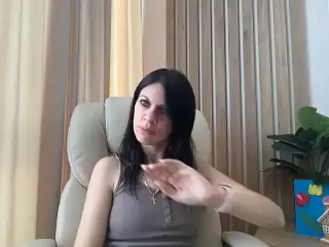 Snapshot of InjaAtHome chatting on 5, 5, 2026 InjaAtHome online show from 5, 5, 2026