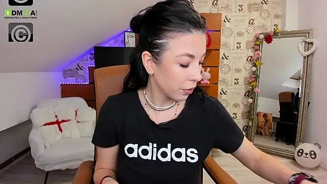 EmillyTaylor online show from 18, 12, 2025