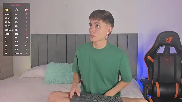 Snapshot of DustinLevine chatting on 4, 12, 2025 DustinLevine online show from 4, 12, 2025