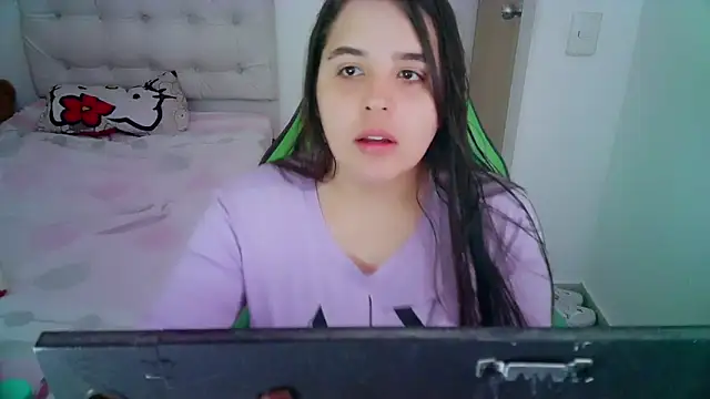 Snapshot of _alicia_z chatting on 13, 12, 2024 alicia z online show from 13, 12, 2024