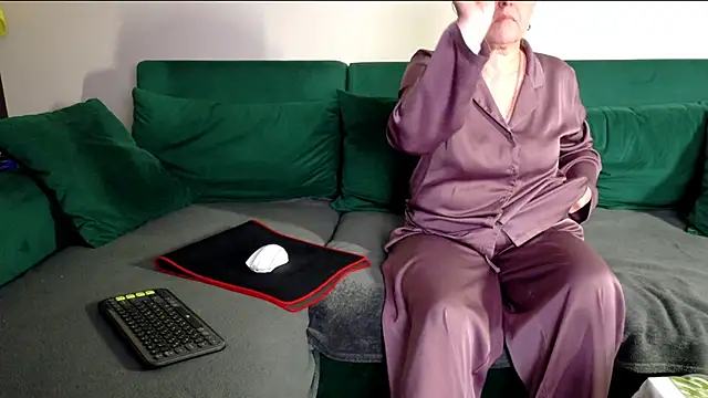 Snapshot of JoannaAndNeighbour chatting on 7, 5, 2026 JoannaAndNeighbour online show from 7, 5, 2026