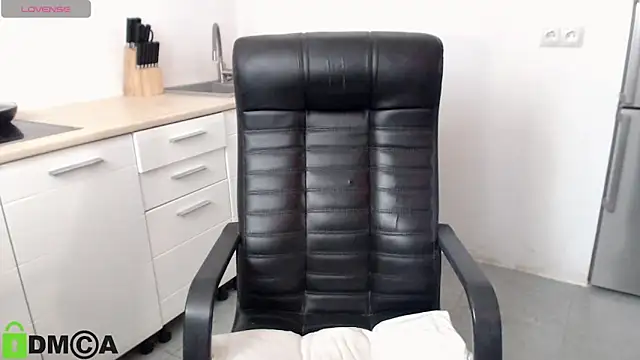 Snapshot of DollySun chatting on 23, 4, 2026 DollySun online show from 23, 4, 2026