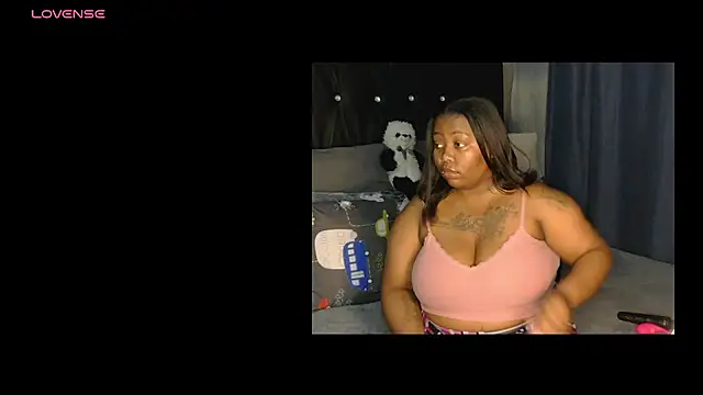 Snapshot of caramelbooty69 chatting on 13, 11, 2025 caramelbooty69 online show from 13, 11, 2025