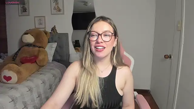 Snapshot of samysweet_8 chatting on 14, 4, 2026 samysweet 8 online show from 14, 4, 2026