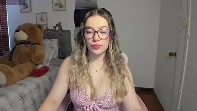 Snapshot of samysweet_8 chatting on 15, 4, 2026 samysweet 8 online show from 15, 4, 2026