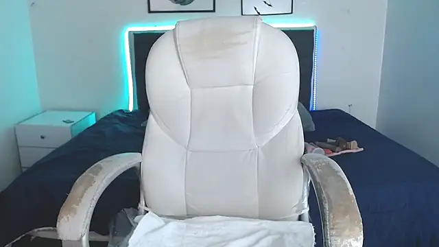 selena yourmilf online show from 26, 11, 2025