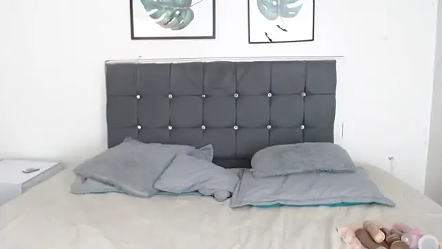 selena yourmilf online show from 18, 12, 2025