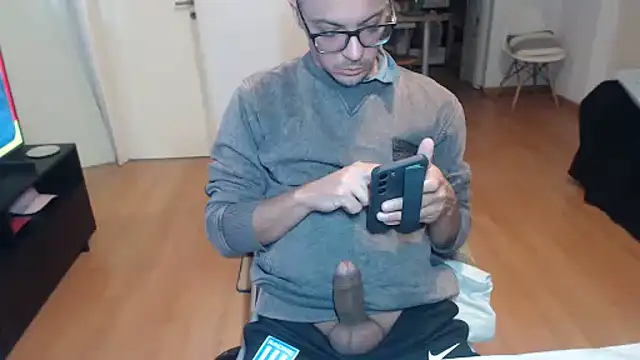 Snapshot of guachin_hunk chatting on 9, 7, 2026 guachin hunk online show from 9, 7, 2026