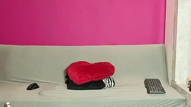 Young Strawberryy online show from 18, 10, 2025