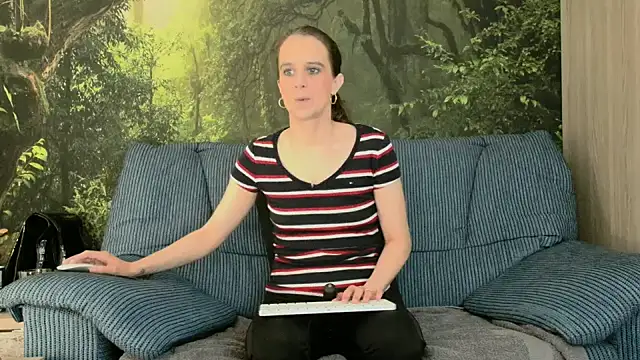 LadyChantale online show from 5, 3, 2025