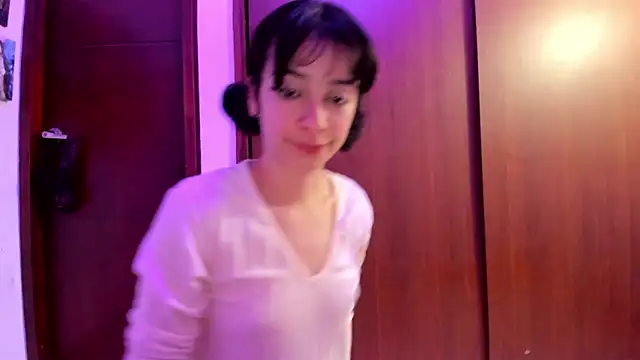 Snapshot of _Lunnaa_ chatting on 18, 12, 2024  Lunnaa  online show from 18, 12, 2024
