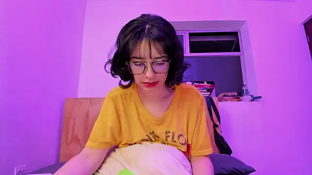 Snapshot of _Lunnaa_ chatting on 19, 12, 2024  Lunnaa  online show from 19, 12, 2024