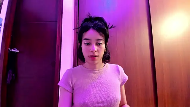 Snapshot of _Lunnaa_ chatting on 21, 12, 2024  Lunnaa  online show from 21, 12, 2024