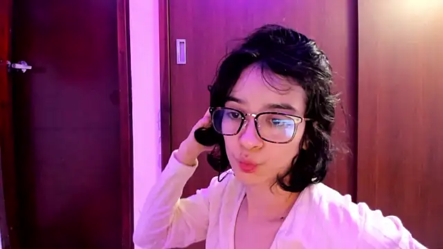 Snapshot of _Lunnaa_ chatting on 1, 1, 2025  Lunnaa  online show from 1, 1, 2025