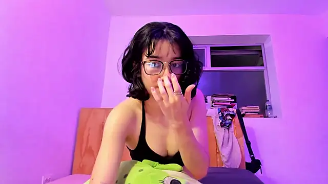 Snapshot of _Lunnaa_ chatting on 13, 1, 2025  Lunnaa  online show from 13, 1, 2025